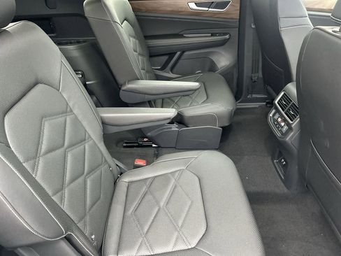 New 2026 Volkswagen Atlas SE FWD image 9