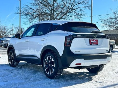Used 2025 Nissan Kicks SV image 5