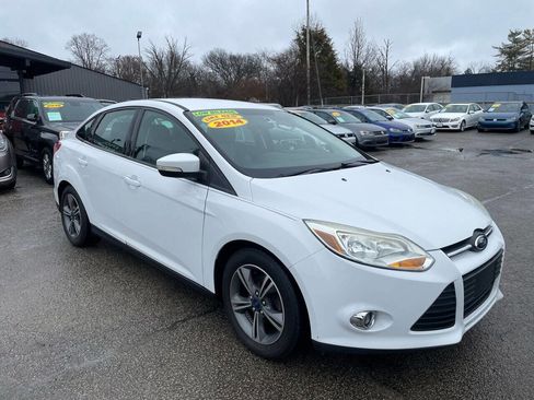 Used 2014 Ford Focus SE w/ SE Sport Package image 3