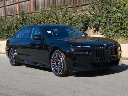 New 2026 BMW 740i w/ Premium Package image 2