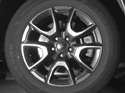 Used 2025 Jeep Compass Trailhawk AWD/4WD image 13