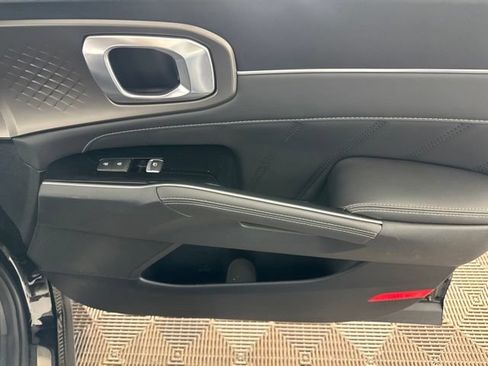 Certified 2025 Kia Sorento SX FWD image 21