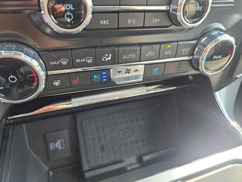 Used 2022 Ford F150 Lariat w/ Equipment Group 502A High AWD/4WD image 14
