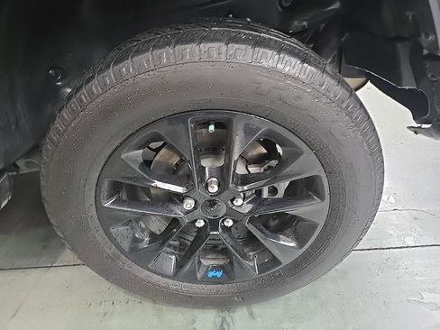 Used 2022 Jeep Wrangler Unlimited Sahara w/ Safety Group image 9