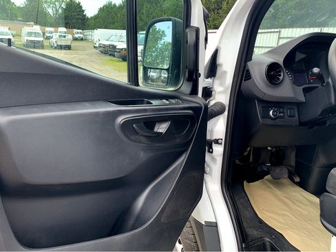Used 2021 Mercedes-Benz Sprinter 2500 image 10