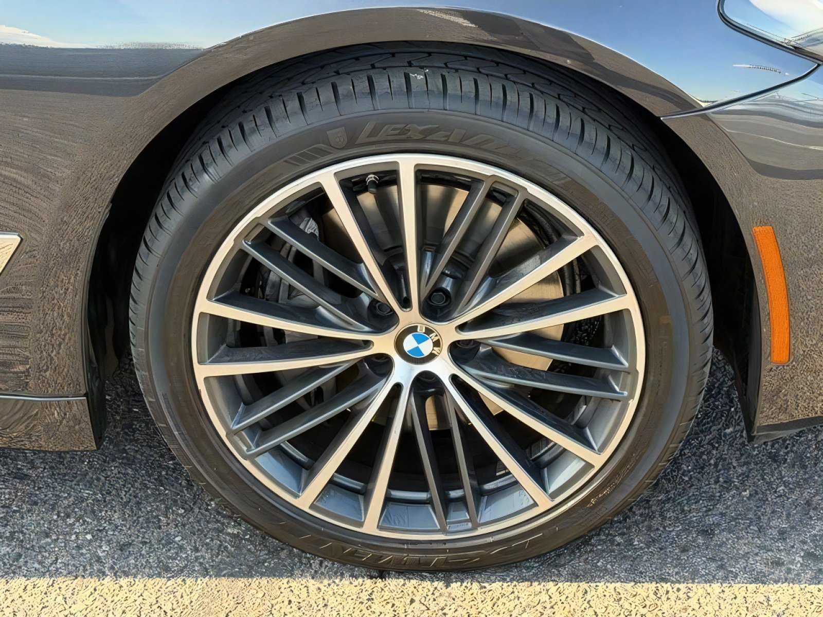 Used 2023 BMW 540i w/ Premium Package RWD image 9