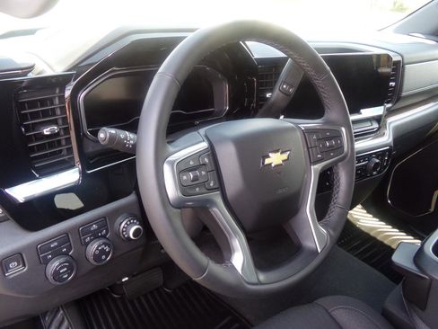 Used 2023 Chevrolet Silverado 1500 LT image 16