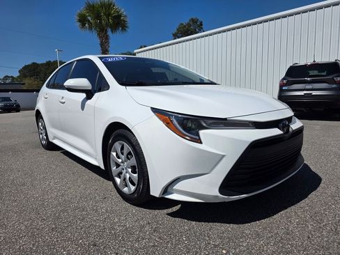 Used 2023 Toyota Corolla LE image 1