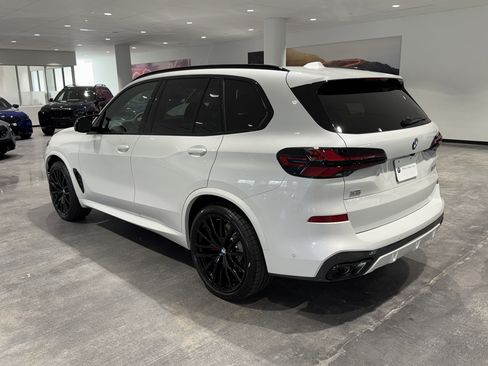 New 2026 BMW X5 M60i image 5