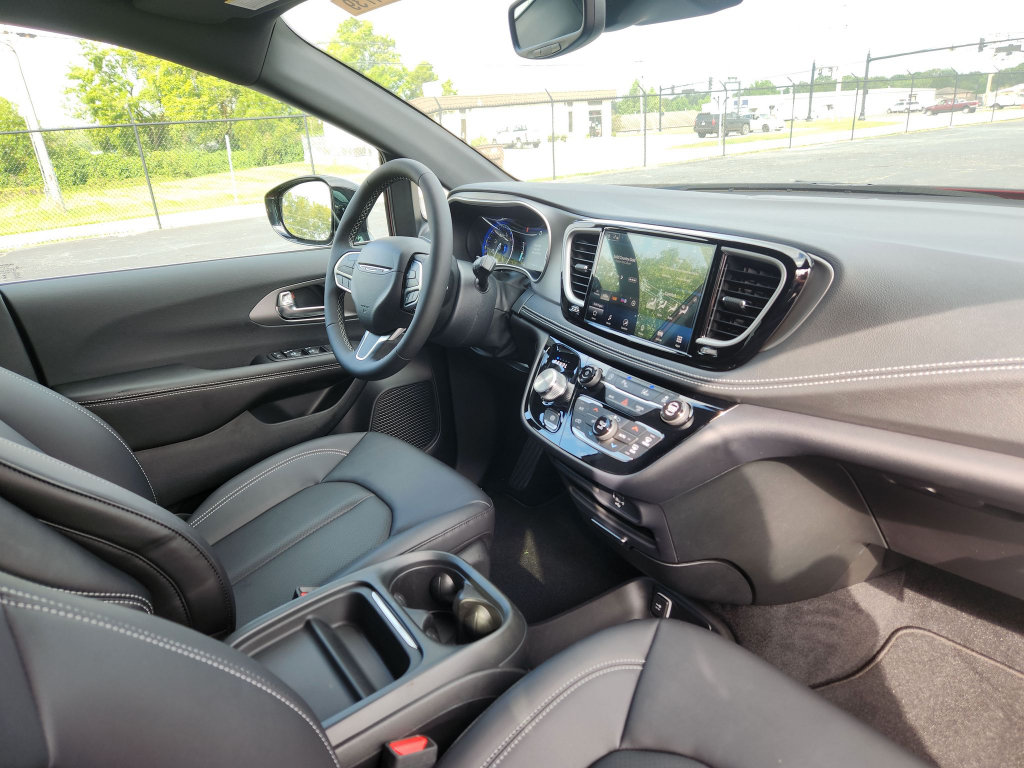 New 2027 Chrysler Pacifica Select FWD image 42