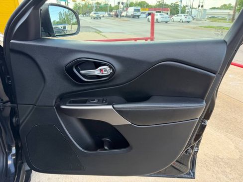 Used 2020 Jeep Cherokee Latitude Plus FWD image 16