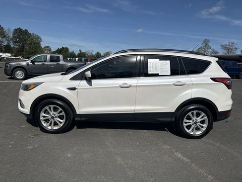 Used 2018 Ford Escape SE w/ Ford Safe & Smart Package image 5
