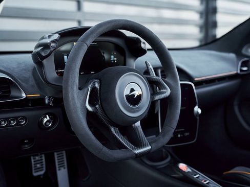 Used 2025 McLaren Artura Spider RWD image 46