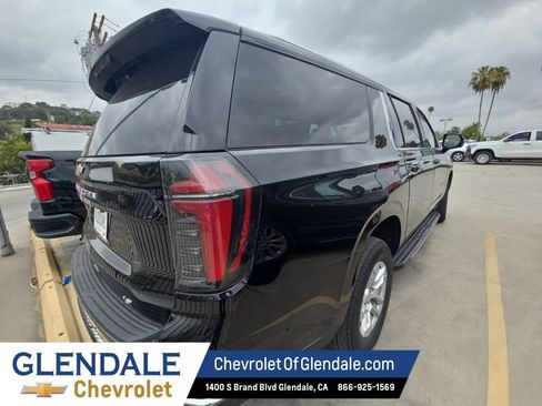 Certified 2025 Chevrolet Suburban LT AWD/4WD image 6
