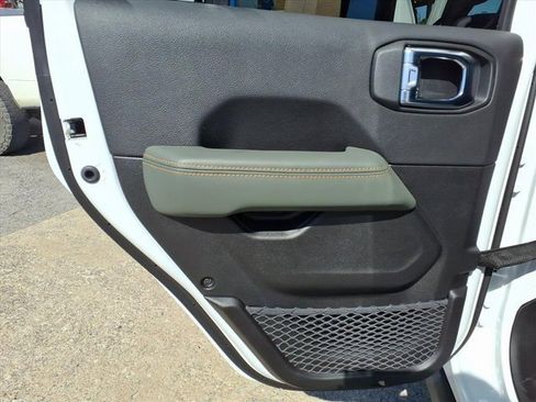 New 2025 Jeep Gladiator Mojave image 9