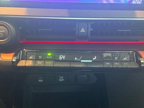 New 2025 Toyota Prius Plug-In Hybrid image 30