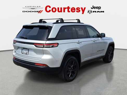 Certified 2024 Jeep Grand Cherokee Altitude AWD/4WD image 5