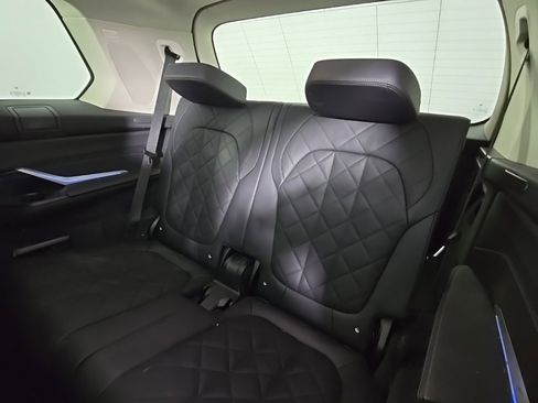Used 2023 BMW X7 xDrive40i w/ Premium Package image 12
