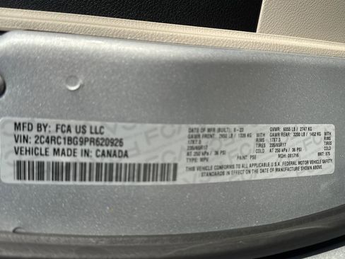 Certified 2023 Chrysler Pacifica Touring-L image 40