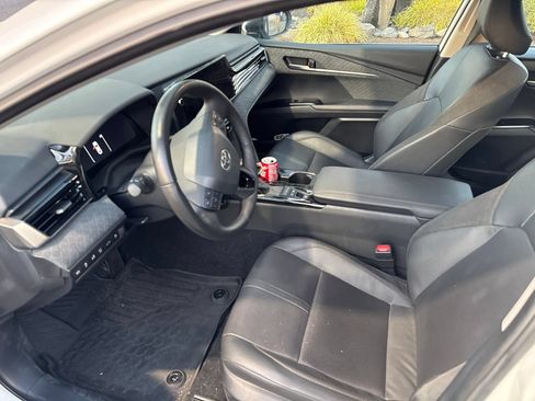 Used 2025 Toyota Camry XLE AWD/4WD image 7