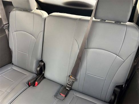 Used 2019 Buick Enclave Essence image 11