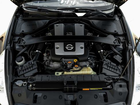 Used 2015 Nissan 370Z Touring RWD image 41