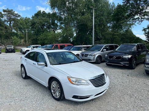 Used 2012 Chrysler 200 Limited FWD image 3