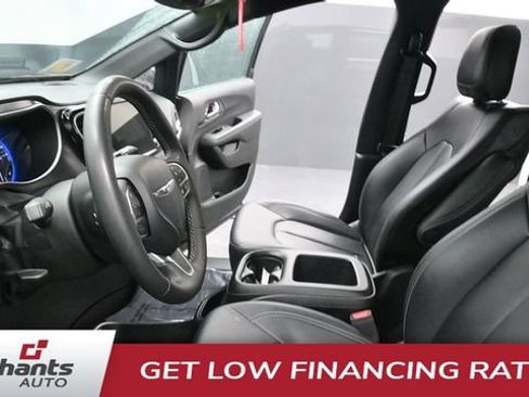 Used 2025 Chrysler Pacifica Select FWD image 28