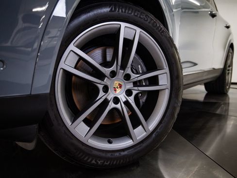 Certified 2024 Porsche Cayenne Coupe AWD/4WD image 12