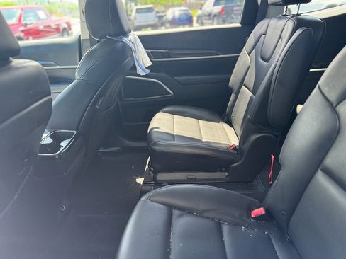 Used 2024 Kia Telluride S w/ S Sunroof Package FWD image 9