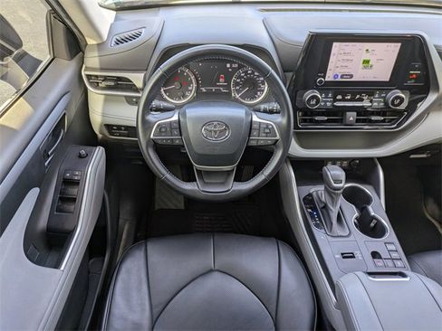 Used 2023 Toyota Highlander LE image 18