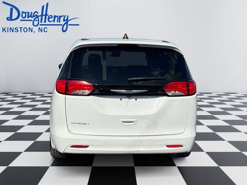 Used 2023 Chrysler Voyager LX FWD image 4