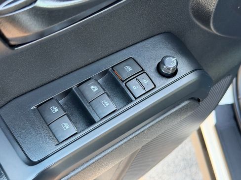 Used 2022 Toyota Tacoma SR image 12