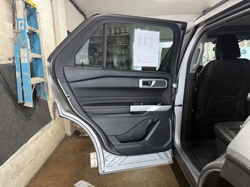 Used 2022 Ford Explorer XLT w/ Equipment Group 202A image 3