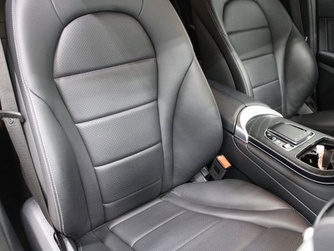 Used 2021 Mercedes-Benz GLC 300 image 28