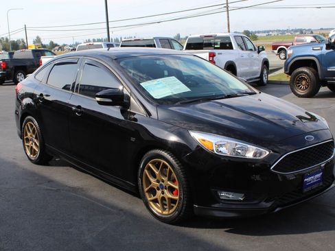 Used 2016 Ford Focus SE w/ SE Sport Package FWD image 8