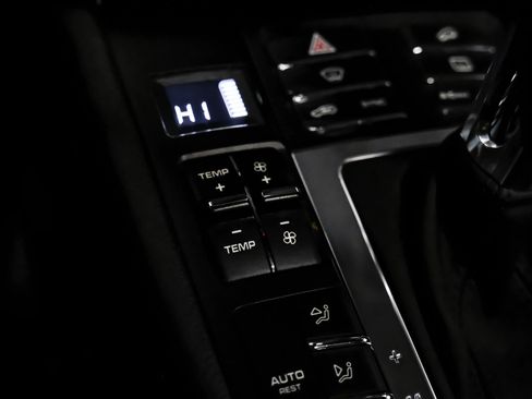 Used 2015 Porsche Macan S image 21