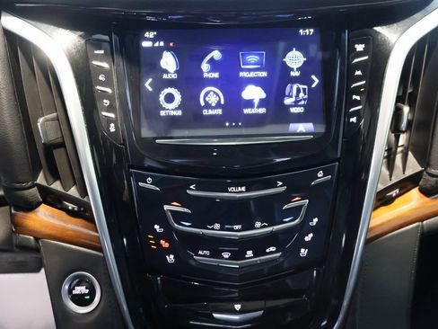 Certified 2020 Cadillac Escalade Luxury image 22