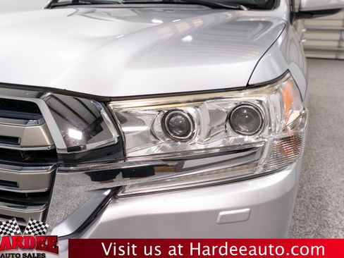 Used 2016 Toyota Land Cruiser image 8