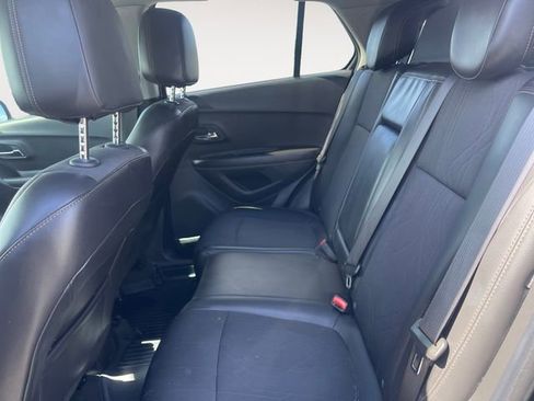 Used 2022 Chevrolet Trax LT w/ LT Convenience Package FWD image 14