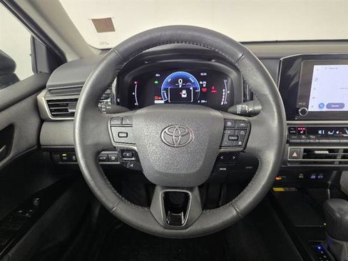 Used 2025 Toyota Camry LE w/ Convenience Package image 26