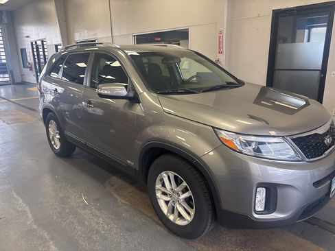 Used 2015 Kia Sorento LX image 5