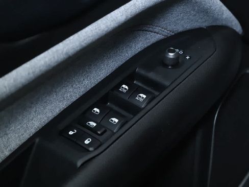 Used 2024 Jeep Compass Latitude AWD/4WD image 16