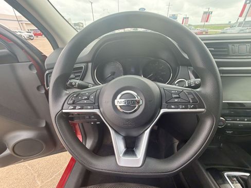 Used 2020 Nissan Rogue Sport SV FWD image 17