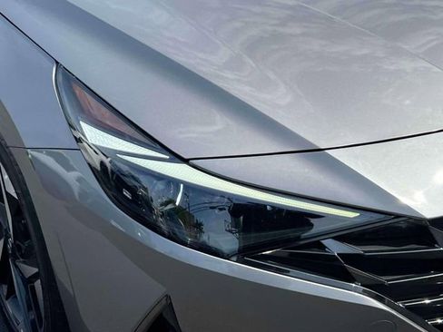 Certified 2023 Hyundai Elantra Limited FWD image 9
