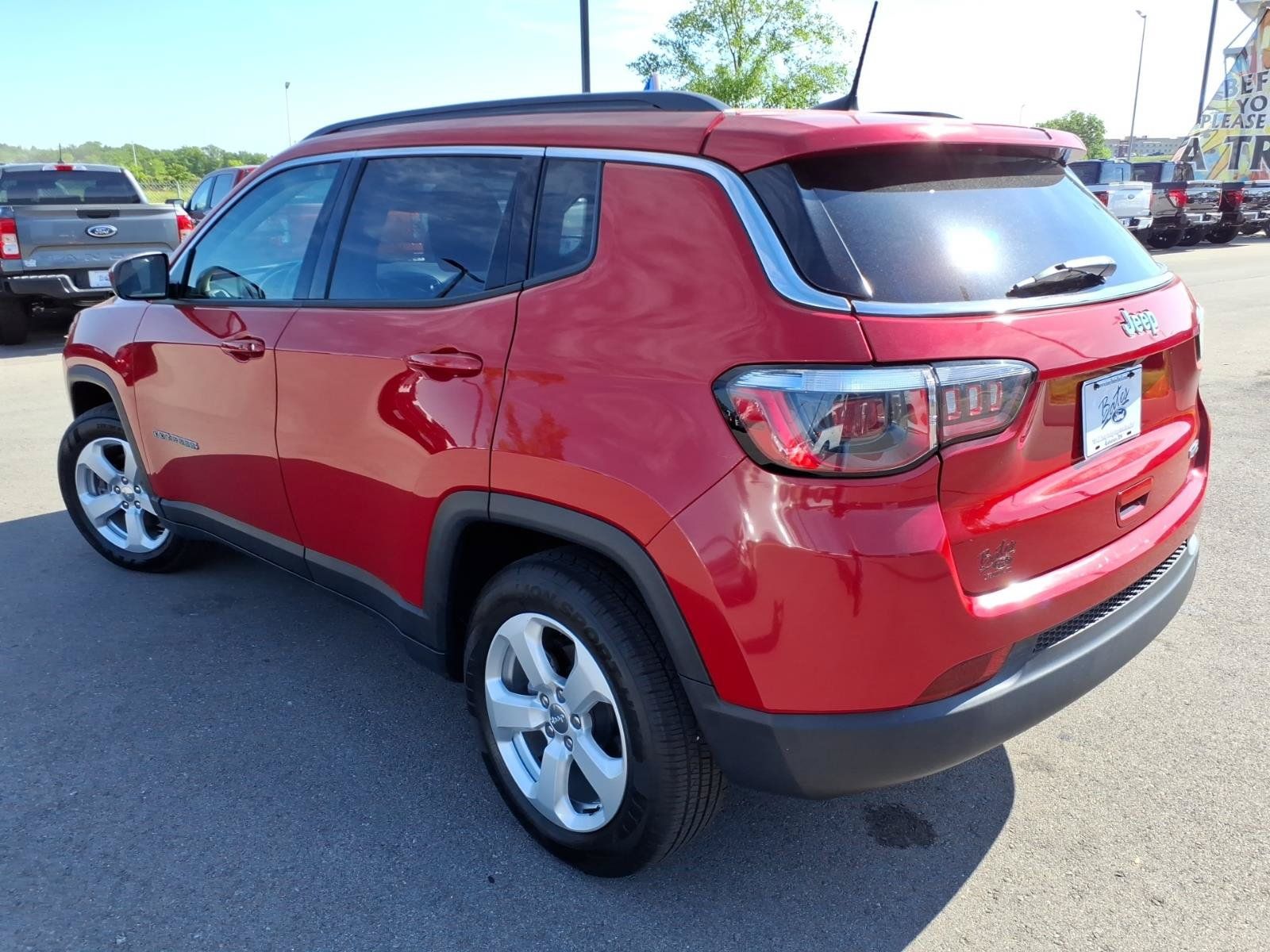 Used 2019 Jeep Compass Latitude FWD image 5