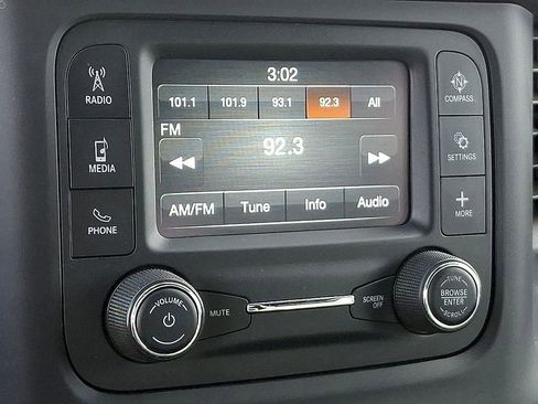 Used 2022 RAM 2500 Tradesman w/ Chrome Appearance Group image 16