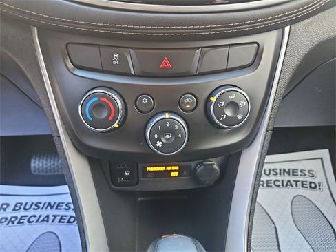 Certified 2021 Chevrolet Trax LT w/ Midnight Edition image 18