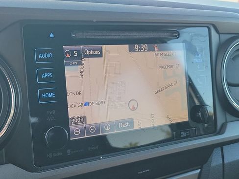 Used 2019 Toyota Tacoma TRD Off-Road image 31