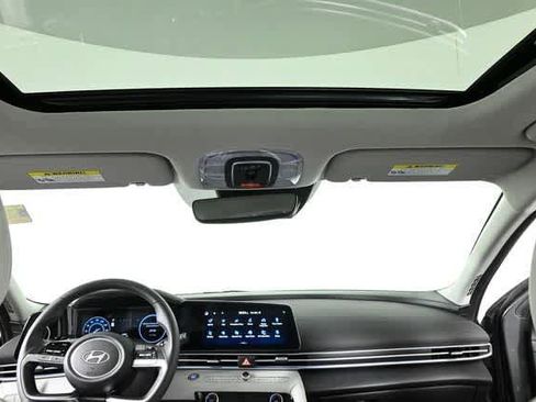 New 2025 Hyundai Elantra Limited image 19